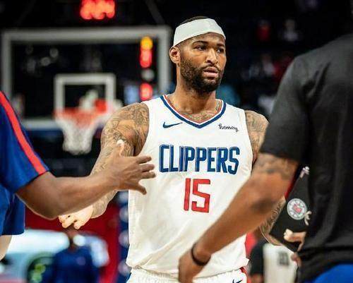 V体育官方网站-关键时刻离谱罚球不中！考辛斯登场快艇季后赛0-5